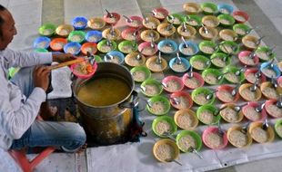 FOTO RAMADAN 2015 : Bubur India Tersedia di Masjid Pekojan