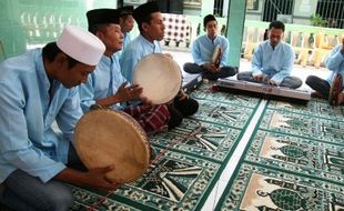 FOTO RAMADAN 2015 : Narapidana LP Kediri Latihan Hadrah