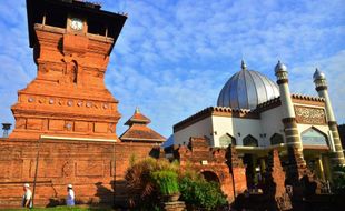 Foto Masjid Menara Ramai saat Ramadan 2015