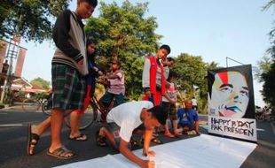 FOTO PRESIDEN JOKOWI : Warga Solo Ucapkan Selamat Ulang Tahun