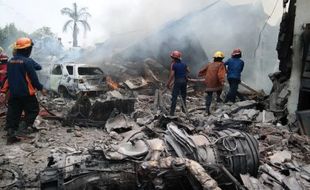 FOTO PESAWEAT JATUH : Ini Dokumentasi Jatuhnya Hercules di Medan