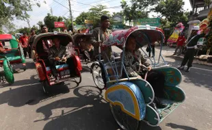 PERNIKAHAN GIBRAN-SELVI : Batal Mengantar Menteri, Pengayuh Becak Solo Kecewa