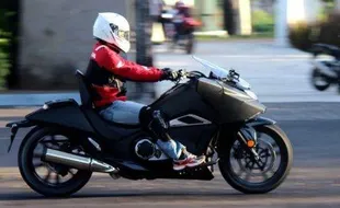 SEPEDA MOTOR HONDA : Begini Sensasi Tunggangi Motor “Alien” Honda Vultus