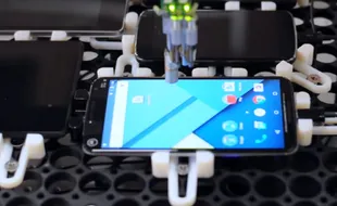 TEKNOLOGI TERBARU : Ini Robot Penguji Layar Ponsel Android