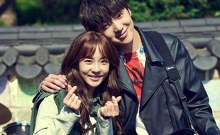 DRAMA KOREA : YG Entertainment Rilis Foto Romantis Sandara dan Kang Seung Yoon 