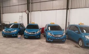 MOBIL HONDA  : Mobilio Jadi Armada Baru Taksi Kosti?