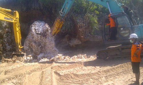 TEBING PANTAI SADRANAN LONGSOR : BPBD Segera Maping Wilayah Pantai