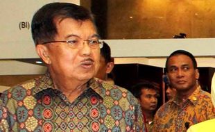 DIES NATALIS UNS : Jusuf Kalla Terima Penghargaan Parasamya Anugraha Dharma Krida Baraya