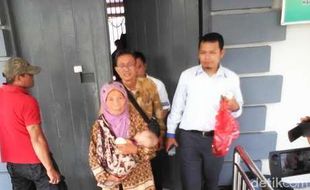 KASUS PENAHANAN MOJOKERTO : Bayi Tiga Bulan Ini Berjuang Dapatkan ASI Ibunya di Dalam Sel