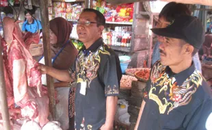 MAKANAN BERBAHAYA : Daging Gelonggongan Dijual di Pasar Klaten