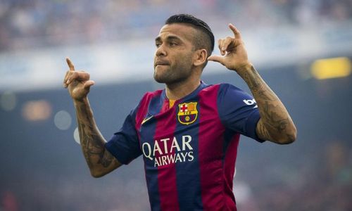 RUMOR TRANSFER : Juve Bidik Dani Alves