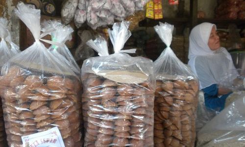 HARGA KEBUTUHAN POKOK : Gula Merah Naik Harga, Bawang Kembali Stabil