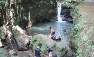 Berburu Ikan, Pemancing Malah Temukan Kolam Biru