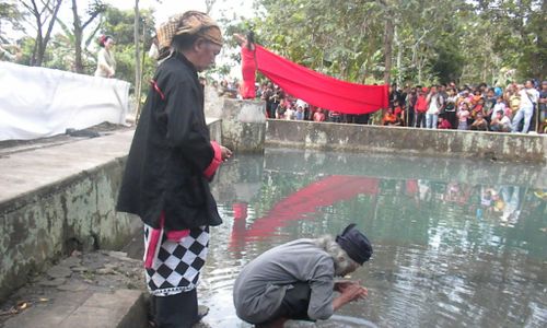 PERNIKAHAN PERI DENGAN MANUSIA : Nikahi Peri, Mbah Kodok Dinilai Amalkan Islam Rahmat Semesta Alam, Inilah Penjelasannya