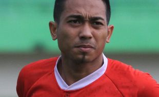 PIALA POLDA JATENG : Anggo Lepaskan Ban Kapten Persis Solo