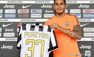 KONTRAK PEMAIN : Juventus Permanenkan Pereyra