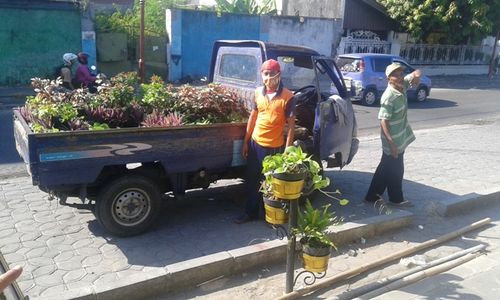 PENGHIJAUAN SOLO : Belasan Etalase Pot Milik Pemkot di Jl. Museum Solo Rusak