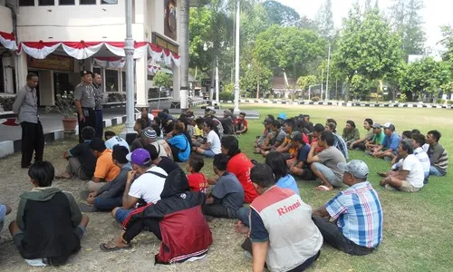  ANTISIPASI KEJAHATAN : 82 Orang Terjaring Operasi Premanisme