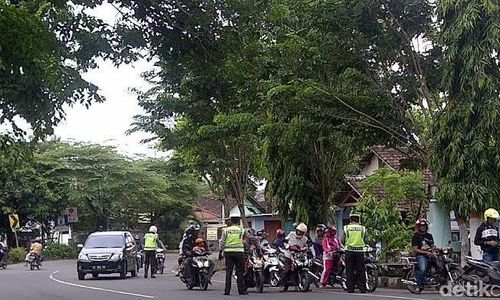 RAZIA KENDARAAN BERMOTOR : Razia Polisi Ini Langgar Prosedur Karena Picu Kecelakaan