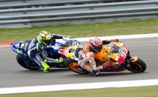 MOTOGP MALAYSIA 2015 : Inilah Video Slow Motion Insiden Rossi-Marquez