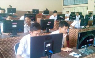 UJIAN KENAIKAN KELAS : UKK di SMKN 9 Solo Berbasis Komputer