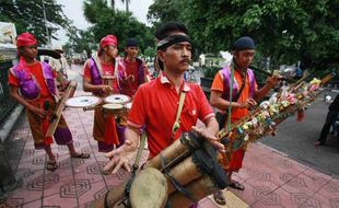 FOTO KESENIAN JOGJA : Seni Tradisional di Malioboro