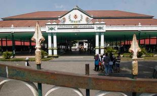 FOTO WISATA LEBARAN : Wisatawan Serbu Kraton & Malioboro