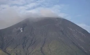 FENOMENA ALAM : Gunung Api Gamalama Erupsi