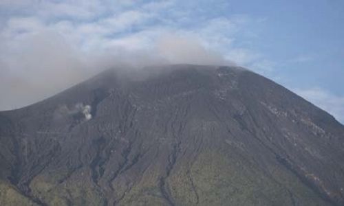 GUNUNG GAMALAMA MELETUS : Inilah Rute-Rute Penerbangan yang Ditutup Akibat Erupsi Gamalama