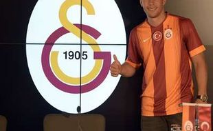 TRANSFER PEMAIN : Podolski Resmi Bergabung dengan Galatasaray