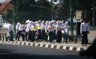 TAHUN AJARAN BARU : Dewan Pendidikan Solo Pantau Pungutan di Sekolah Negeri