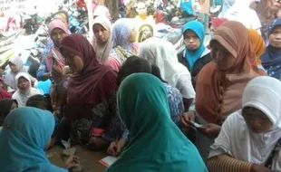 BANTUAN WARGA MISKIN : Uang PKH Lupa Dikirim, Antrean Penerima di Sragen Membeludak