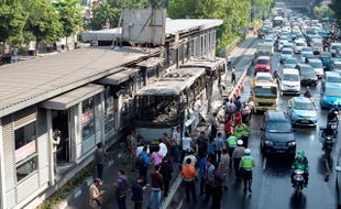 BUS TRANSJAKARTA TERBAKAR : Kobongan Lagi, Ahok: Makanya Jangan Beli Bus yang Aneh-Aneh