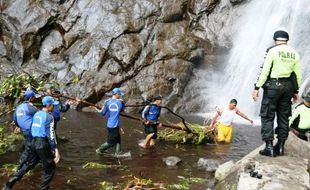 FOTO BENCANA ALAM NGANJUK : Air Terjun Sedudo Pascalongsor Maut