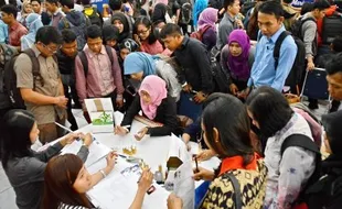 FOTO BURSA KERJA SEMARANG : Begini Antrean Pencari Kerja di Semarang