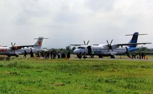 FOTO GUNUNG RAUNG MELETUS : Bandara Blimbingsari Dibuka Lagi