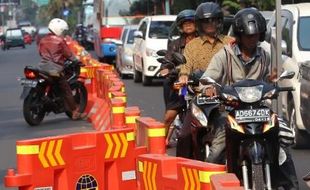 LALU LINTAS SOLO : 300 Water Barrier Dikunci agar Tak Diterobos Pengendara Motor