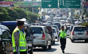 FOTO LEBARAN 2015 : Begini Kemacetan 10 Km Puncak Bogor