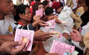 FOTO LEBARAN 2015 : Begini Padatnya Pasar Murah di Tegal