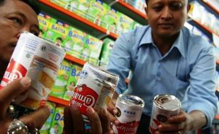 RAZIA KULONPROGO : Duh, Toko Modern Ketahuan Pajang Minuman Kedaluwarsa 2 Bulan