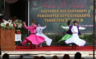 FOTO LEBARAN 2015 : Tari Sufi Hibur PNS Kota Solo