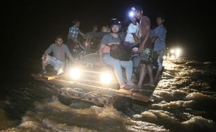 FOTO MUDIK LEBARAN 2015 : Banjir Adang Pemudik di Aceh Jaya