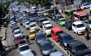 FOTO MUDIK LEBARAN 2015 : Begini Macet 20 Km di Pantura Tegal