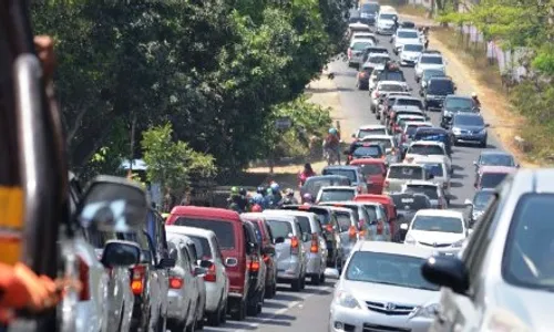 MUDIK LEBARAN 2015 : Arus Balik Memuncak, Madiun-Nganjuk Macet Total