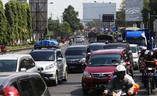 FOTO MUDIK LEBARAN 2015 : Begini Padatnya Jl. Slamet Riyadi Solo