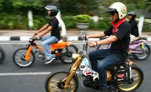 FOTO MUDIK LEBARAN 2015 : Komunitas Motor Klasik Ajak Mudik Aman