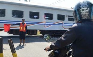 MUDIK LEBARAN 2016 : Awas! 183 Perlintasan KA Tak Berpalang Pintu