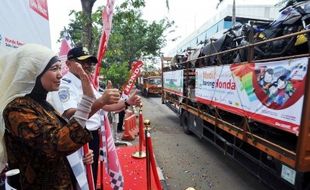 FOTO MUDIK LEBARAN 2015 : Truk Honda Angkut Motor Pemudik