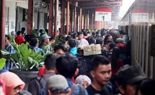 ANGKUTAN LEBARAN : Hari ini Puncak Arus Balik Kereta