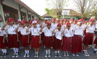 PENDIDIKAN SOLO : DPKS: 5 Hari Sekolah Jangan Dipaksakan!